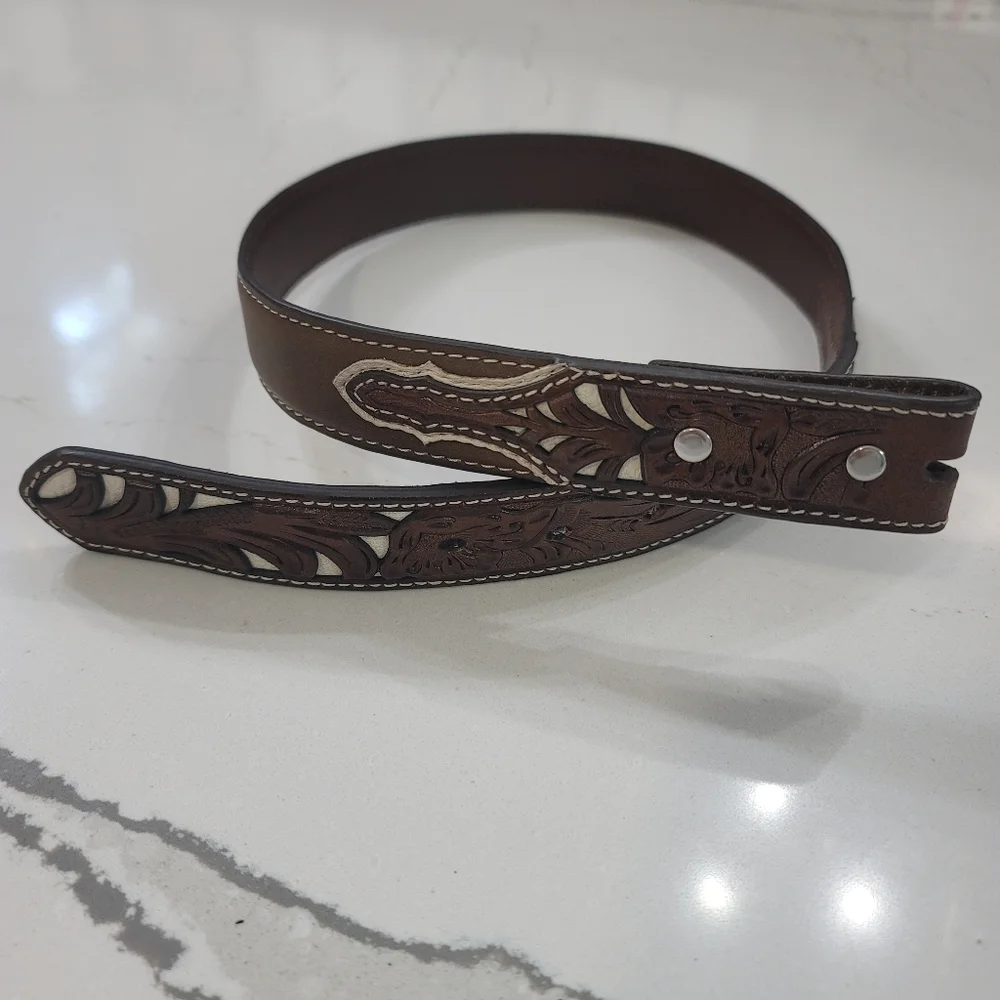 Nocona tooled leather blend belt 31